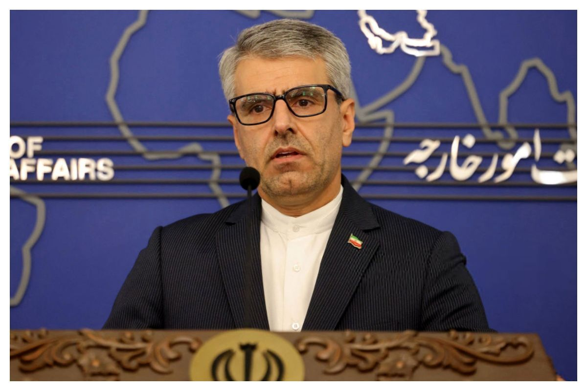 حمایت از دیپلماتها، مکمل حمایت از مدافعان وطن است/ ماجرای پرواز هواپیمای ایرانی به یمن از زبان سخنگوی وزارت خارجه