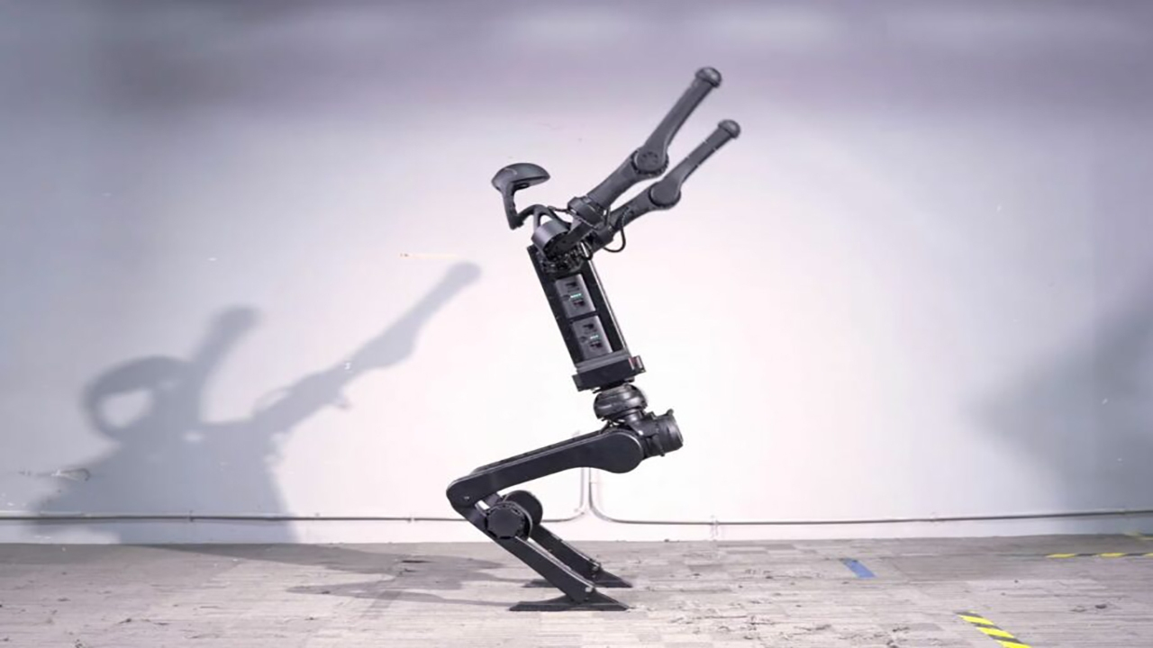 فیلمی از اولین ربات انسان نمای پشتک‌زن‌