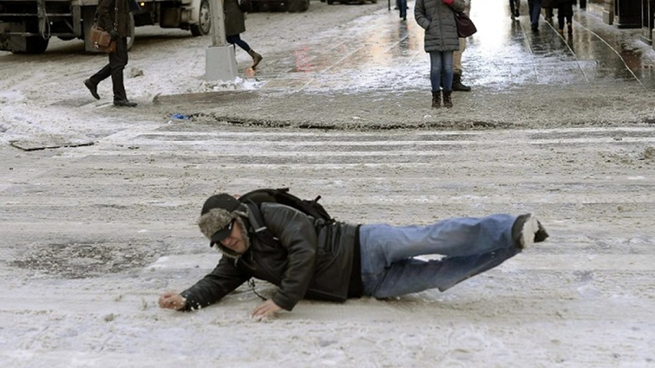 ممنوعیت نمک‌پاشی پیاده‌روها در برلین + فیلم