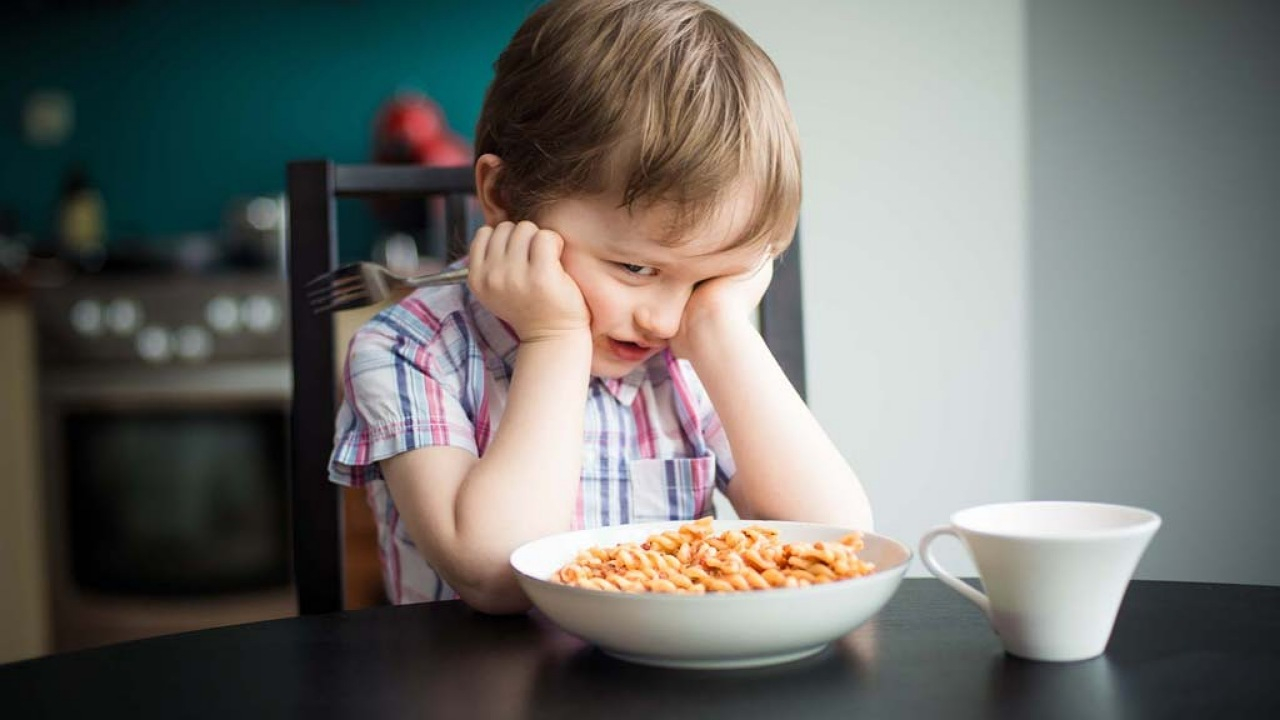 تفاوت کودکانی که صبحانه می‌خورند با آن‌هایی که نمی‌خورند + فیلم