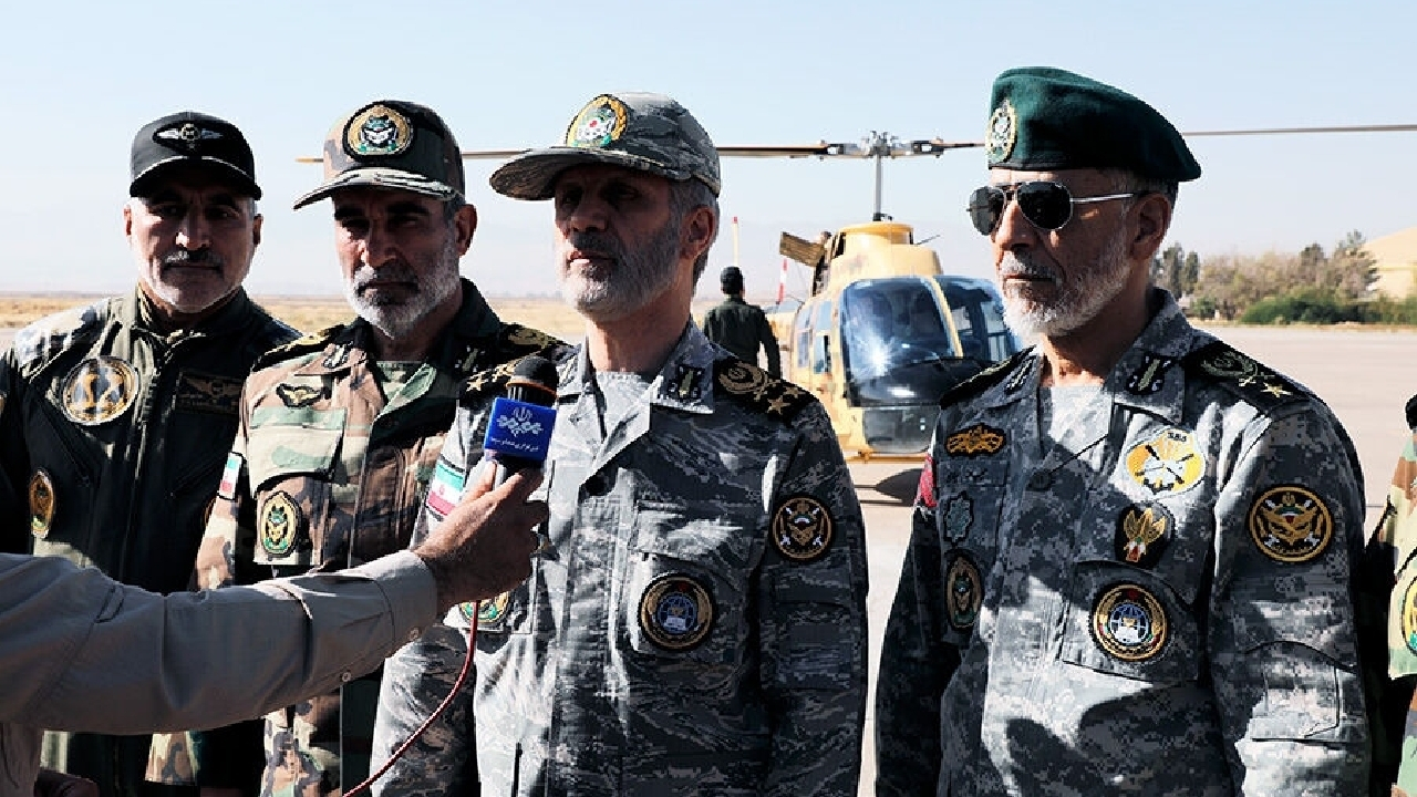 فرمانده کل ارتش: تمام تحرکات دشمن را به دقت رصد می‌کنیم