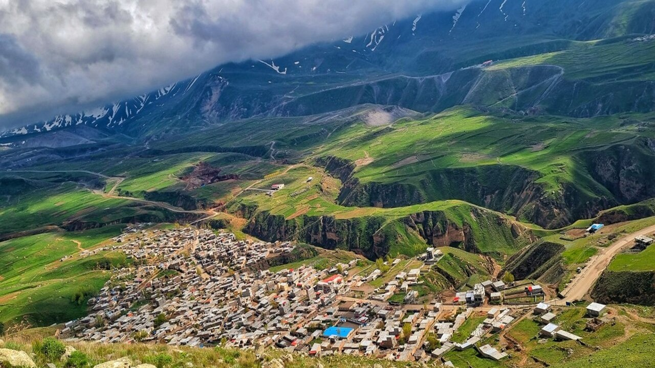 موئیل؛ روستایی که در اوج تابستان یخ میزند