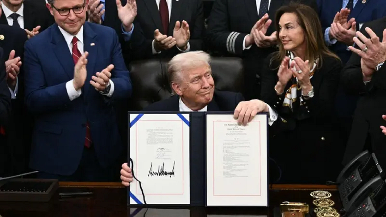 تعطیلی ۴۳ روزه دولت آمریکا پایان یافت/ خسارت ۱۴ میلیارد دلاری تعطیلی دولت