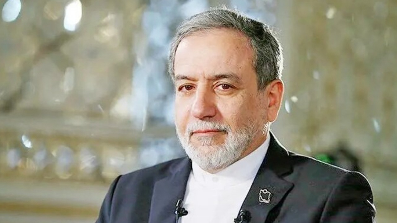 رایزنی‌های سید عباس عراقچی با وزرای خارجه ترکیه و پاکستان در دوحه