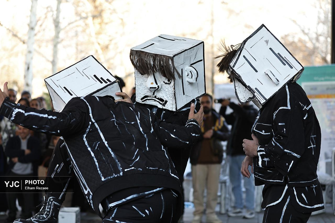 ششمین روز اجراهای خیابانی جشنواره تئاتر فجر