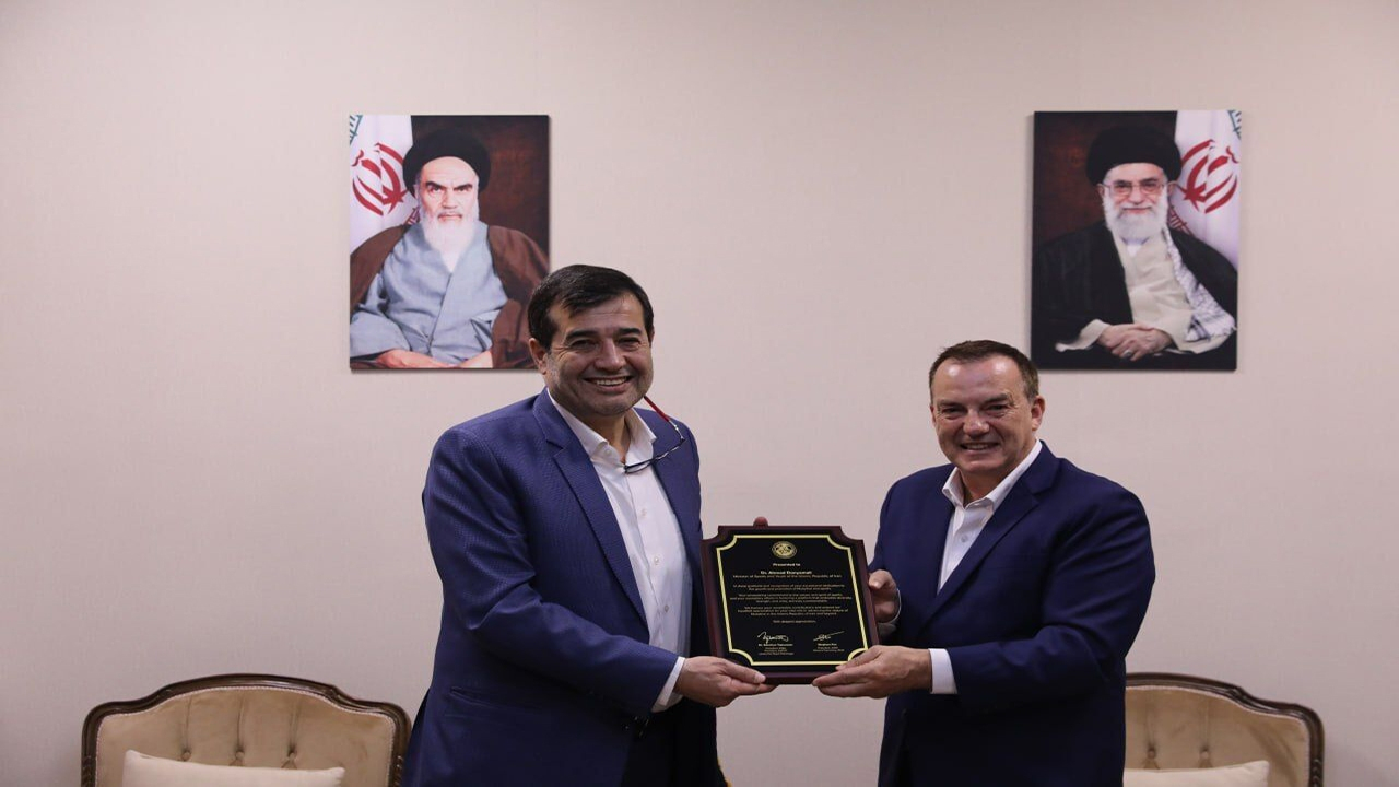 فوکس: دختران مویتای ایران حرفهای زیادی برای گفتن دارند