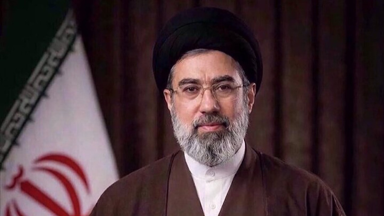 رهبر انقلاب: بر اساس محاسبات الهی، ایران قدرت اوّل جهان است