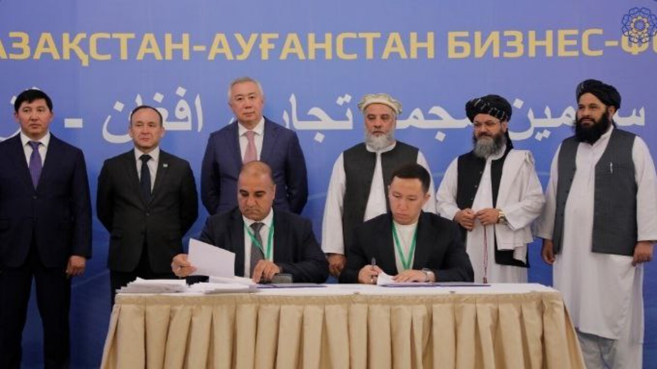 امضای تفاهمنامههای ۳۶۰ میلیون دلاری بین افغانستان و قزاقستان