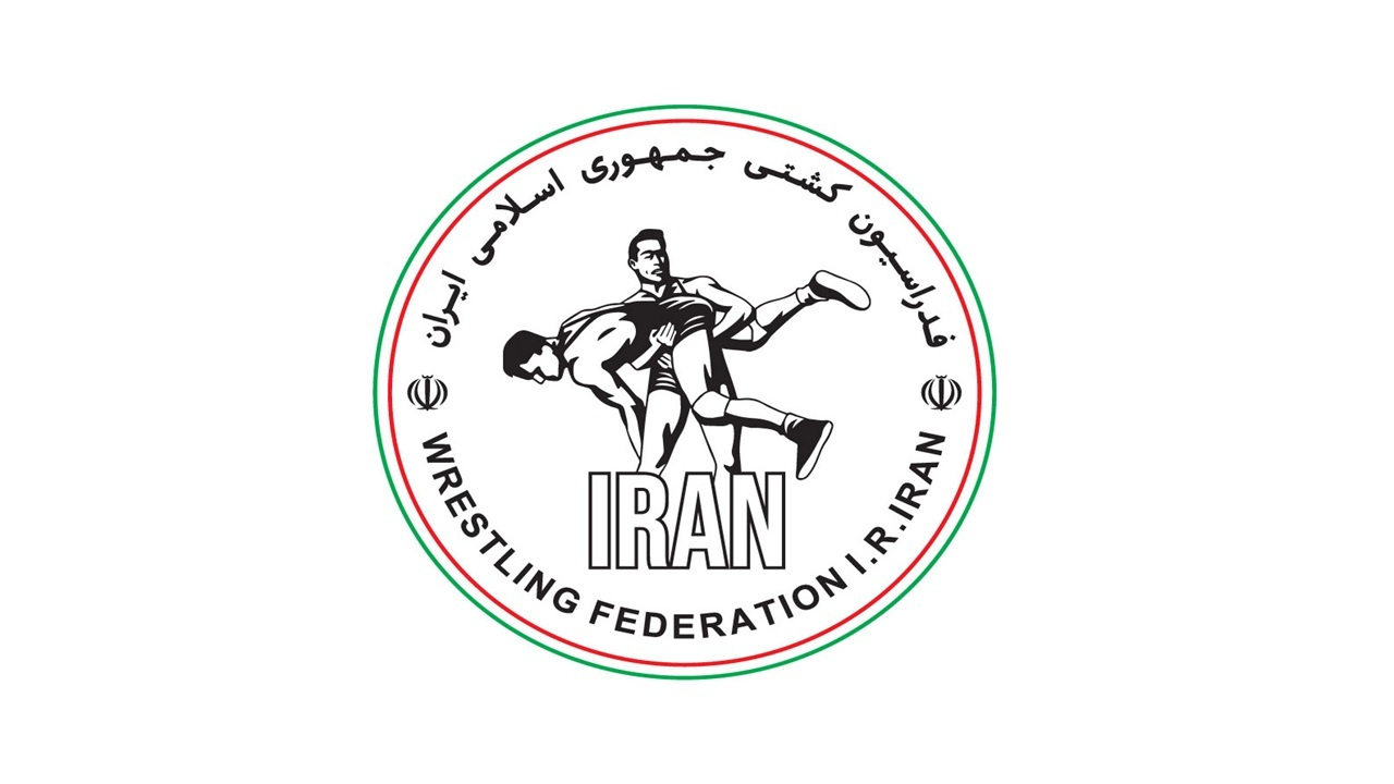 علی رضا دبیر دست به جیب میشود