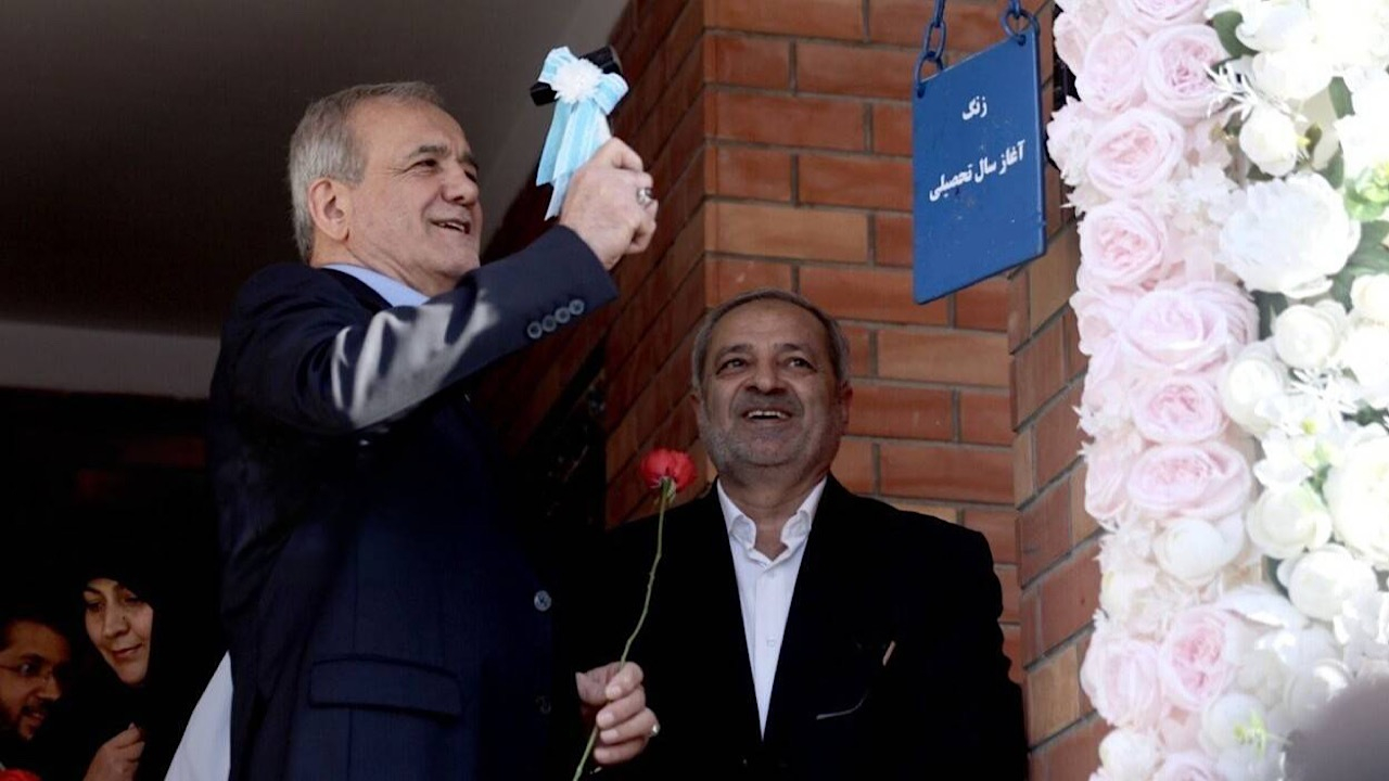 رئیس جمهور زنگ آغاز سال تحصیلی جدید را نواخت