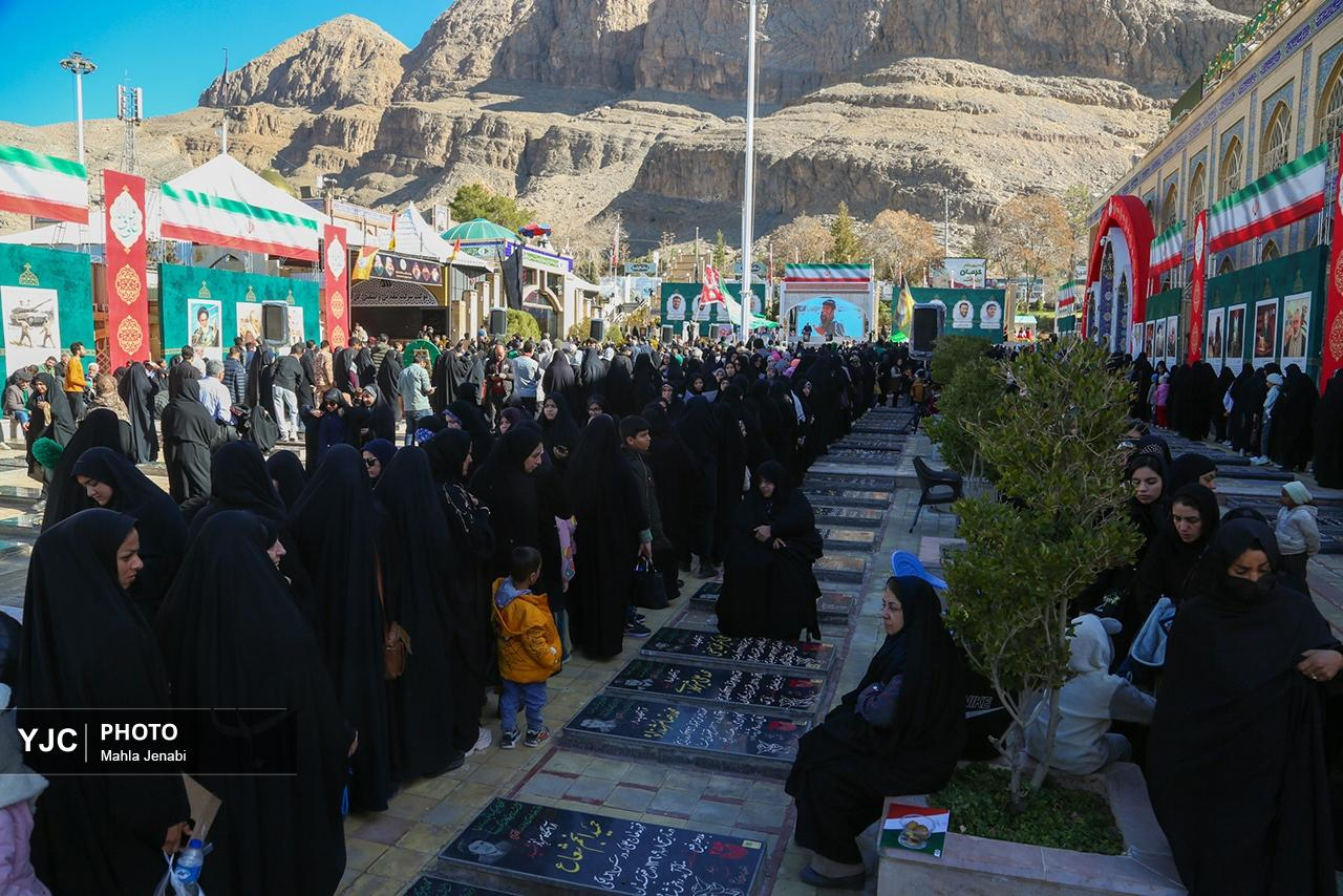 حال و هوای گلزار شهدای کرمان در سالگرد شهادت حاج قاسم سلیمانی
