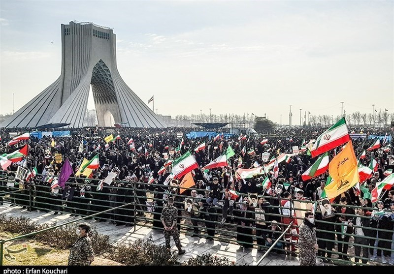 آغاز راهپیمایی ۲۲ بهمن/ حضور مردم در خیابانهای تهران