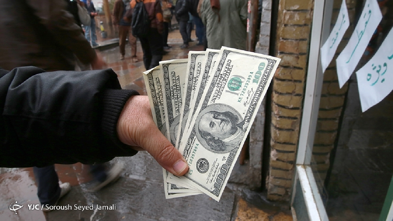 بررسی وضعیت بازار ارز با حضور مدنیزاده، فرزین و جمعی از اقتصاددانان