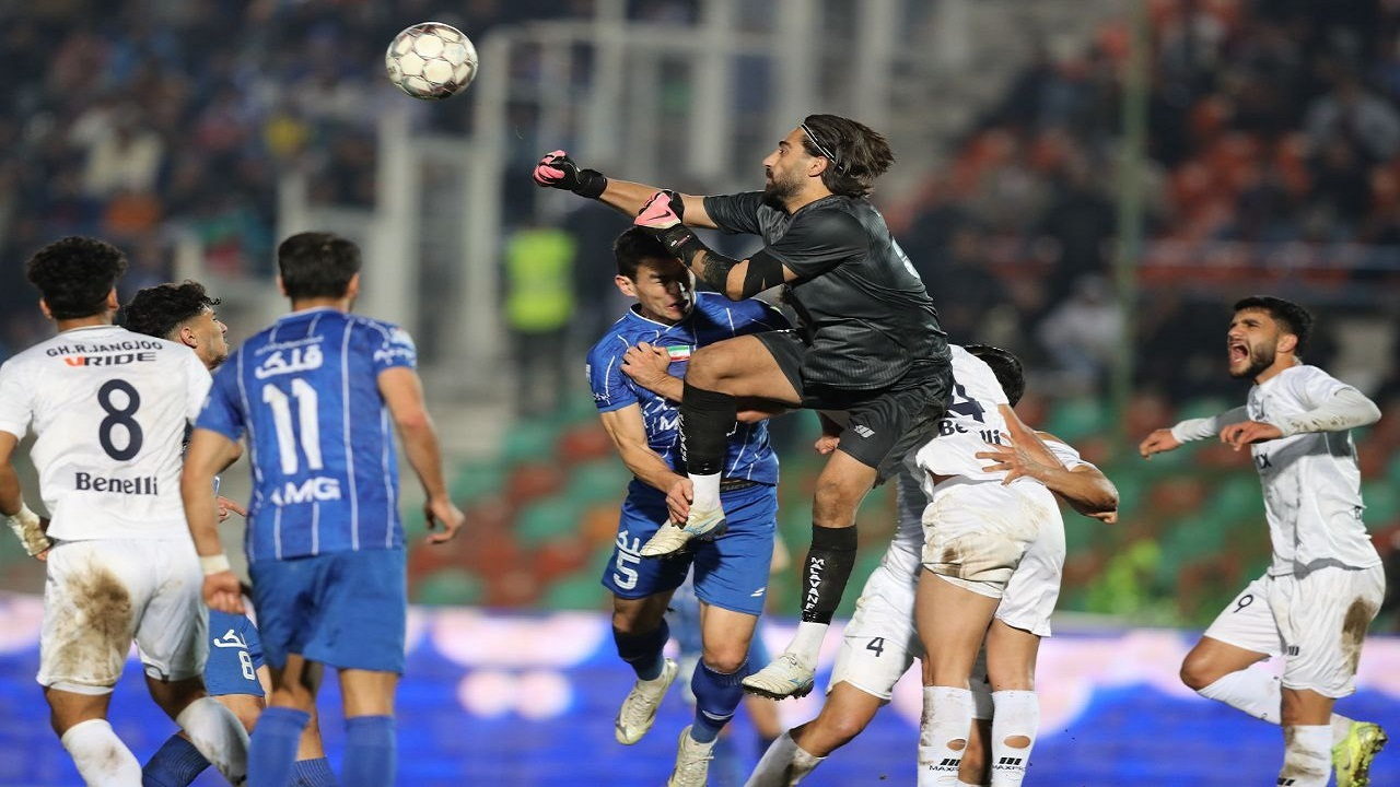 توقف استقلال مقابل ملوان/ آبی پوشان از صدر جدول دور شدند + فیلم