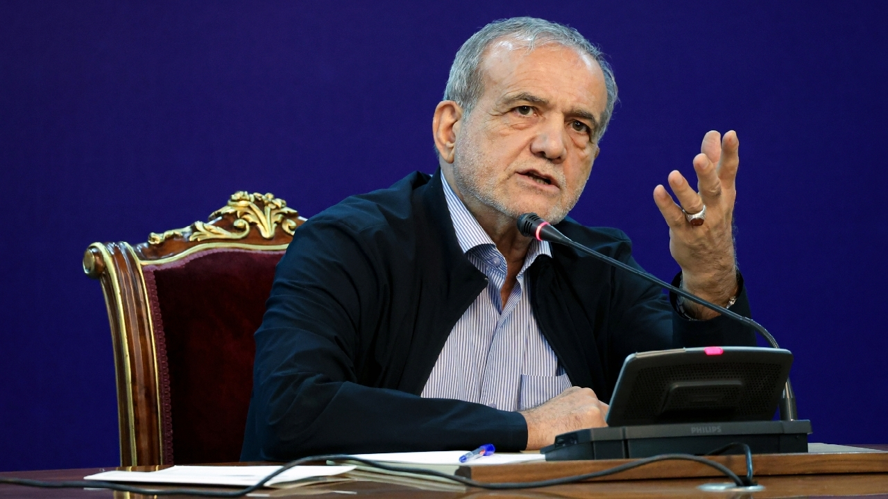 پزشکیان: انتظار داریم کارشناسان راهکارهای بهینه کردن هزینهها را به دولت ارائه دهند