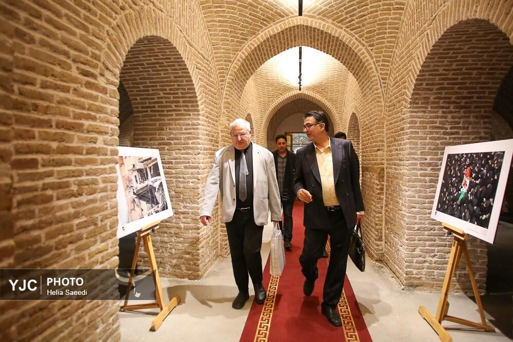 افتتاحیه نمایشگاه عکس «ایستادگی برای ایران؛ جنگ با آخرین گلوله به پایان نمی‌رسد»