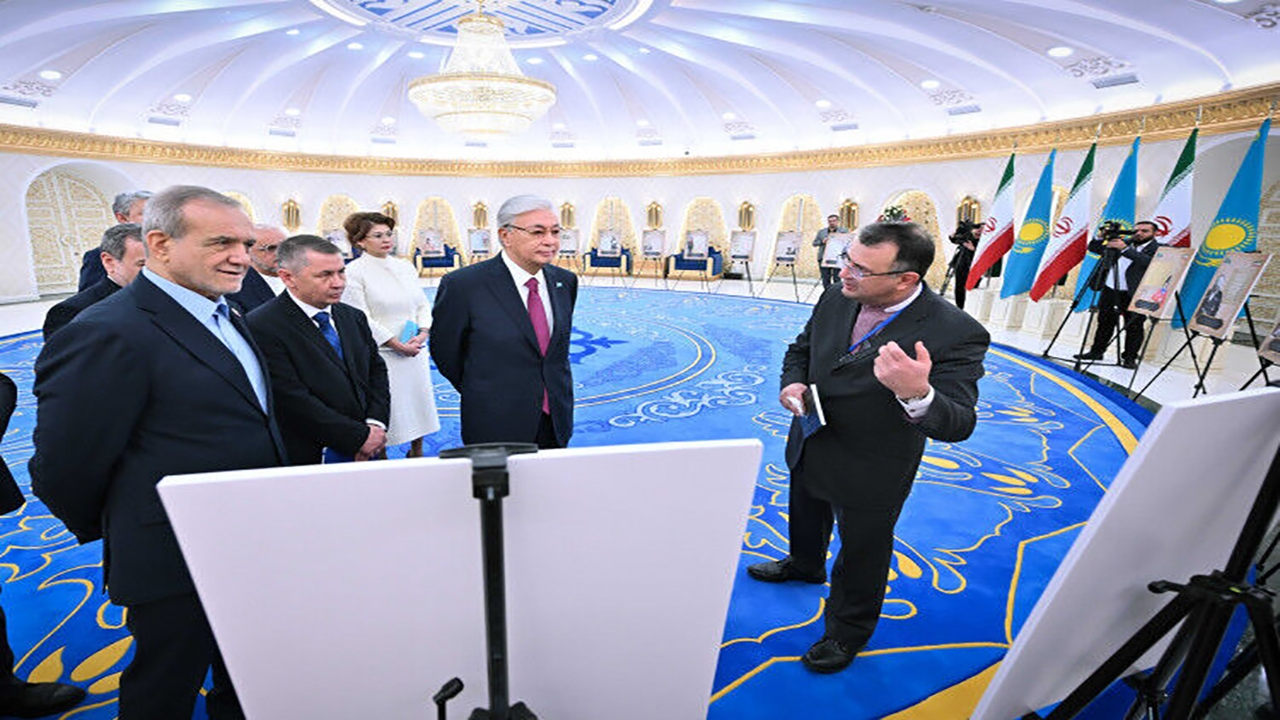 بازدید توکایف و پزشکیان از نمایشگاه نسخههای خطی تاریخ قزاقستان از آرشیوهای ایران