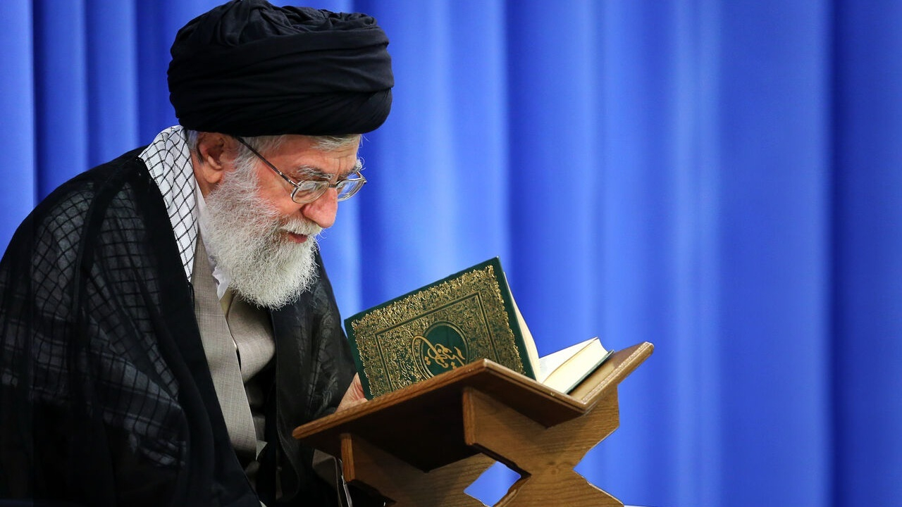 بیانات رهبر انقلاب در مورد انس با قرآن و تلاوت آیات الهی + فیلم