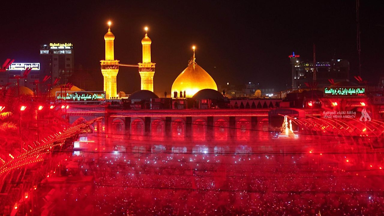سوگواری عزاداران حسینی در حرم مطهر حضرت عباس (ع)