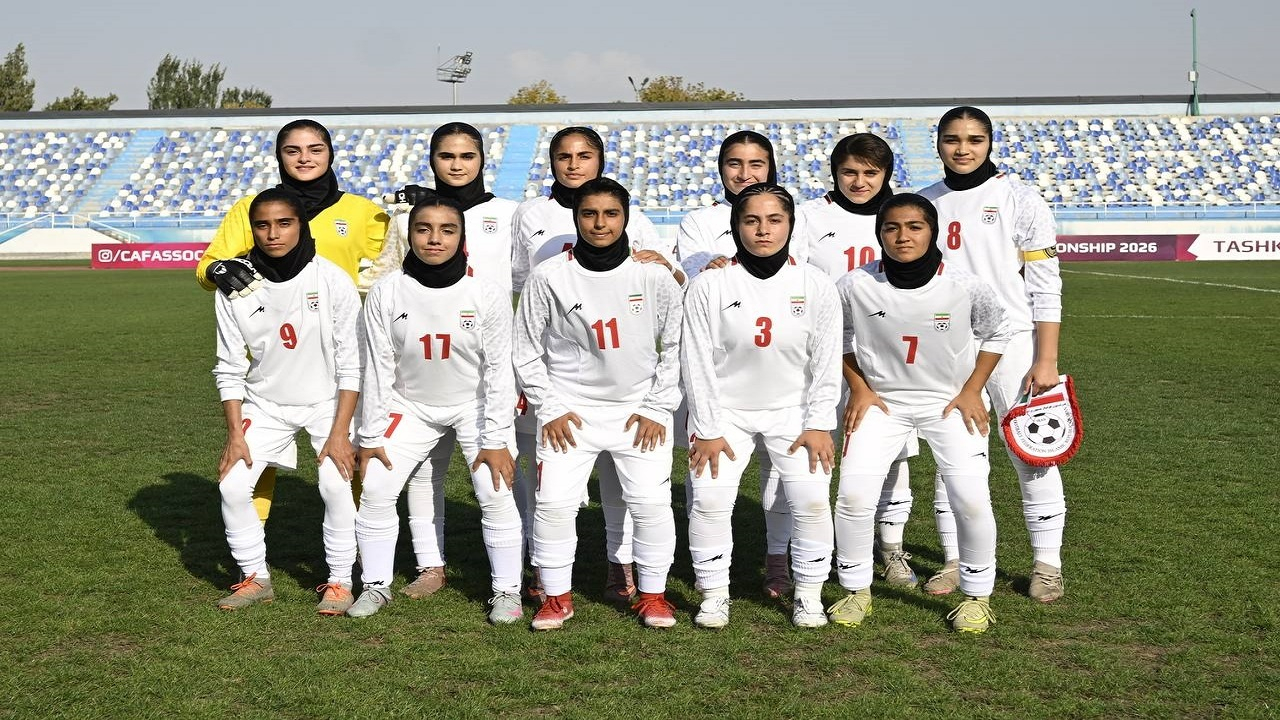 توقف دخنران نوجوان ایران برابر قرقیزستان