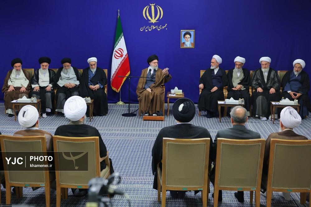دیدار دست‌اندرکاران کنگره بین‌المللی میرزای نائینی با رهبر معظم انقلاب