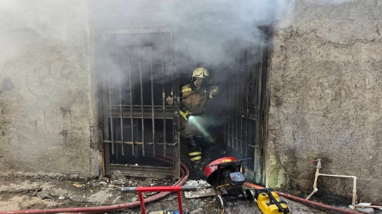 شعلههای گسترده در کارگاه رنگرزی؛ اعزام سه ایستگاه آتشنشانی