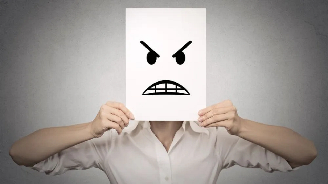 من خشمگینم؛ بروز دهم یا سرکوب کنم؟