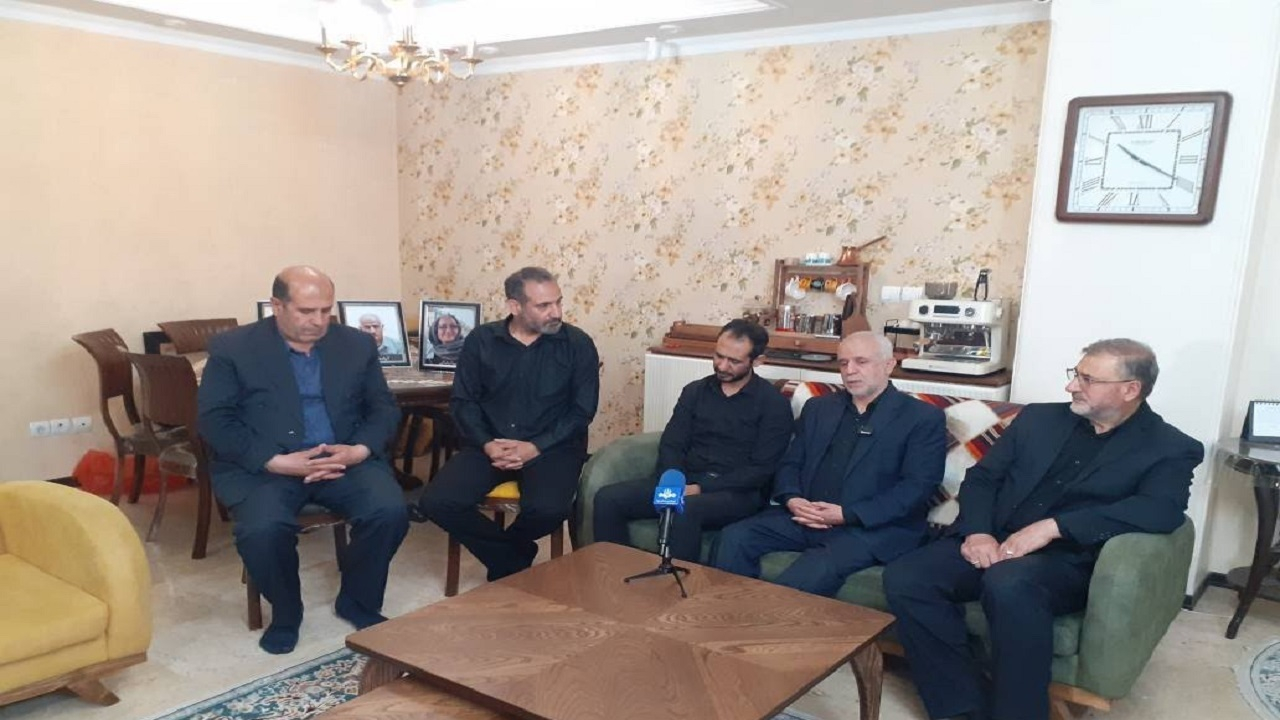 دیدار رئیس بنیاد شهید با خانواده شهدای حملات ترویستی رژیم اشغالگر صهیونیست