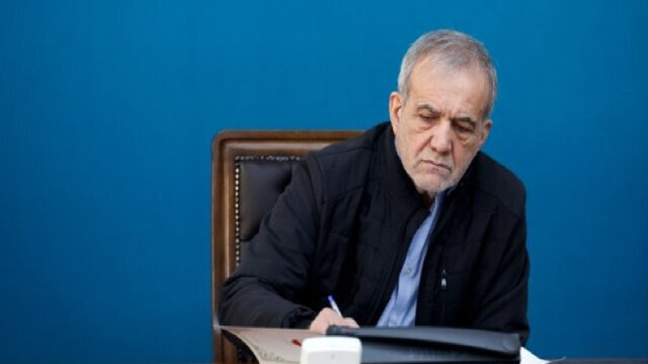 پیامک رئیس‌جمهوری به مردم ایران