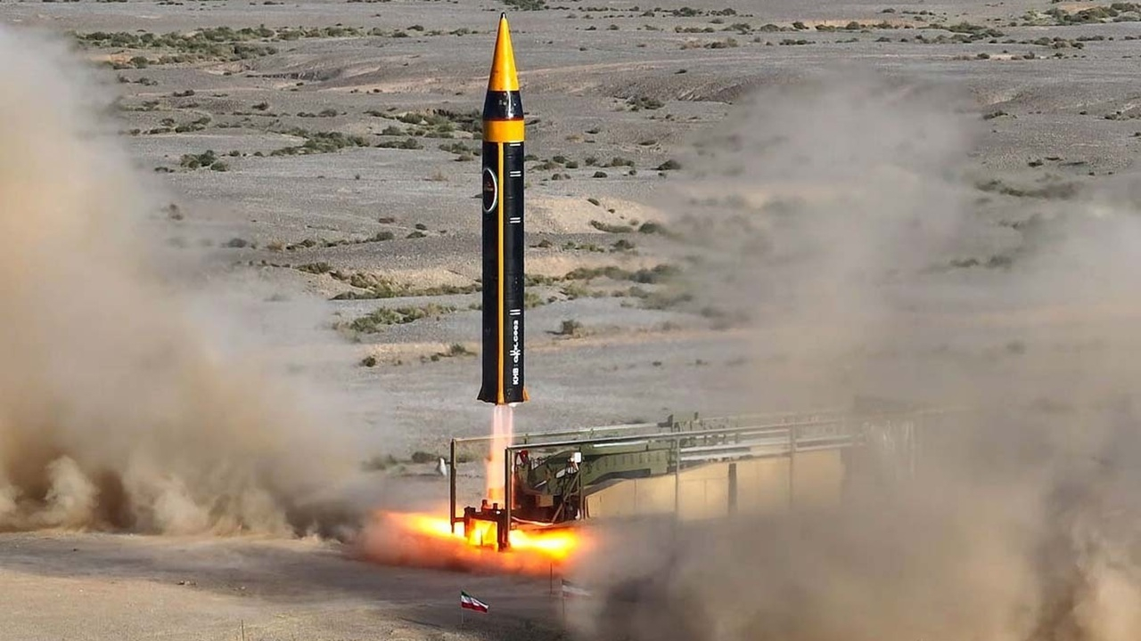 تصاویری از اولین شلیک موشکی ایران + فیلم