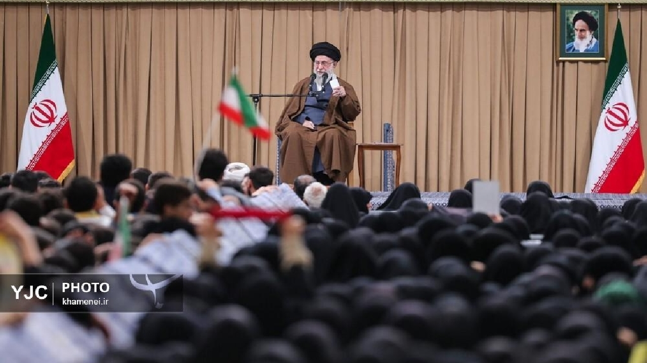 اختلاف جمهوری اسلامی و آمریکا یک اختلاف ذاتی است/ سفارت آمریکا اتاق توطئه علیه انقلاب بود