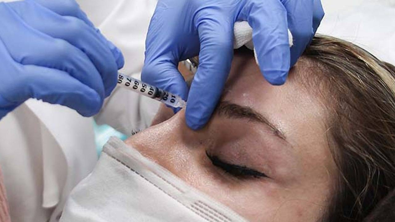 ممنوعیت تزریق بوتاکس در زنان باردار/ اثربخشی تزریق بوتاکس در افراد بالای ۳۰ سال + فیلم