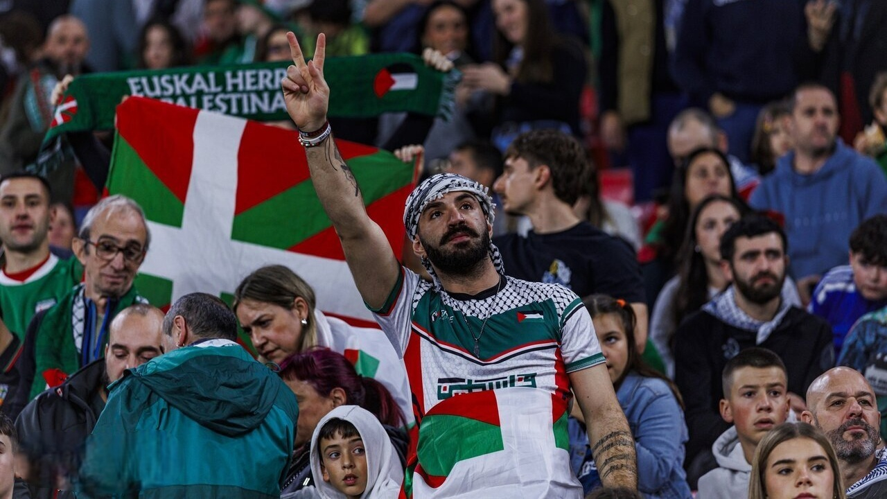 سرود ملی فلسطین در قلب اروپا + فیلم