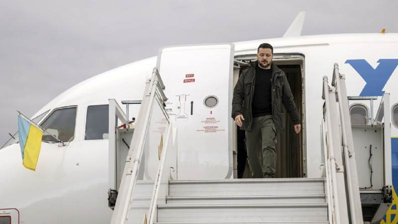 زلنسکی مدعی شد پهپادهای ناشناس در نزدیکی هواپیمای او در مسیر ایرلند مشاهده شده‌اند