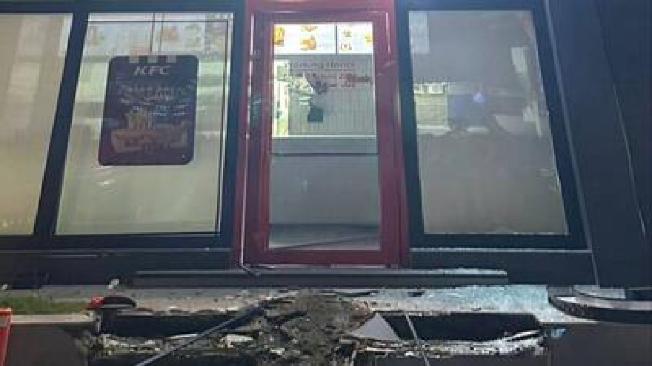 حمله به رستورانهای آمریکایی KFC در پاکستان + فیلم