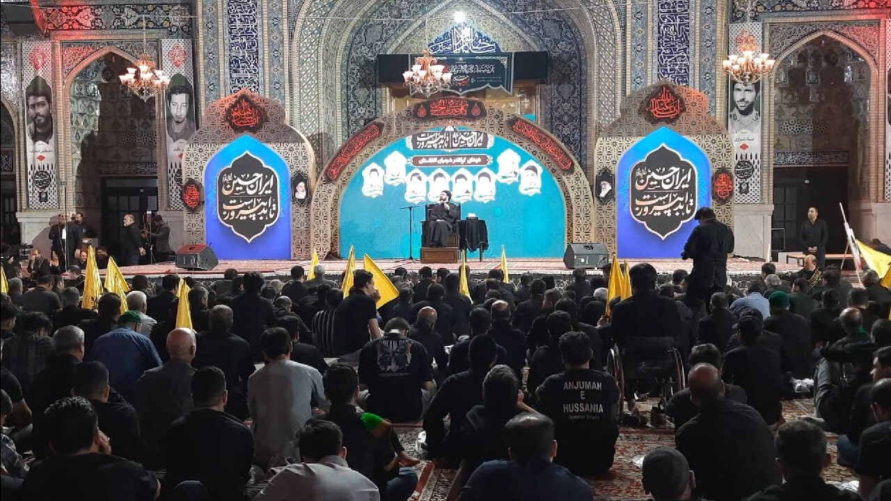 عزاداران افغانستانی در صحن قدس رضوی: تا آزادی قدس، در کنار ملت ایران میایستیم + فیلم