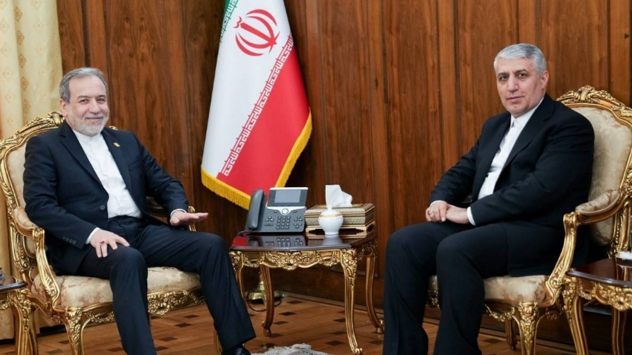 دیدار سفیر جمهوری اسلامی ایران در جمهوری آذربایجان با وزیر امور خارجه