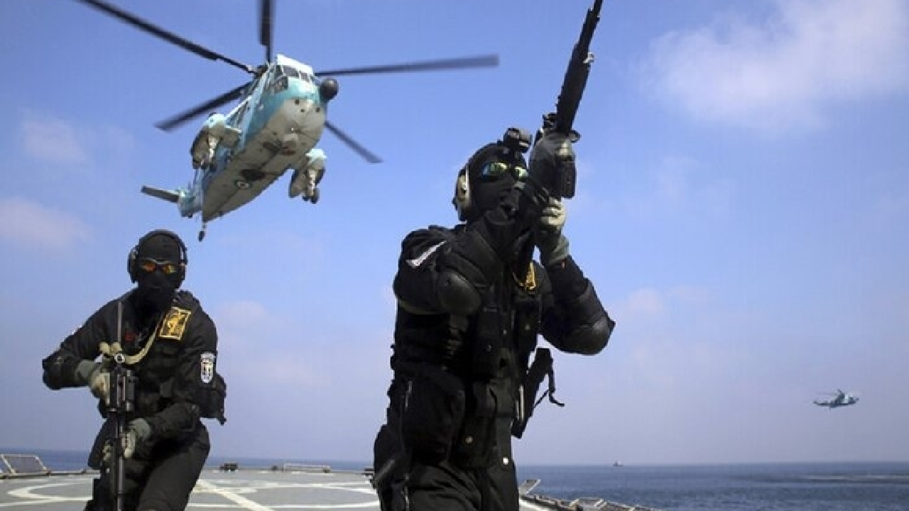 نیروی دریایی سپاه نفتکش متخلف را در جنوب سواحل مکران توقیف کرد