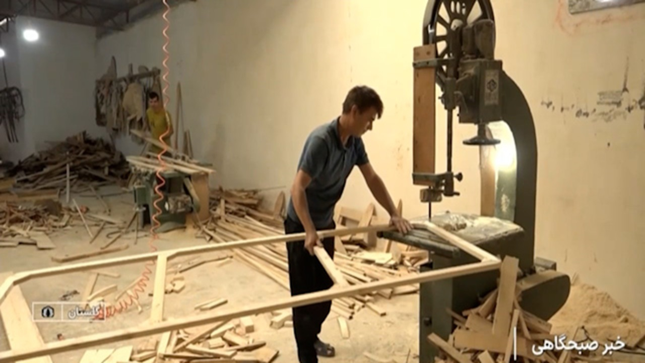 روستای عطاآباد یکی از قطبهای تولید مبل در ایران + فیلم