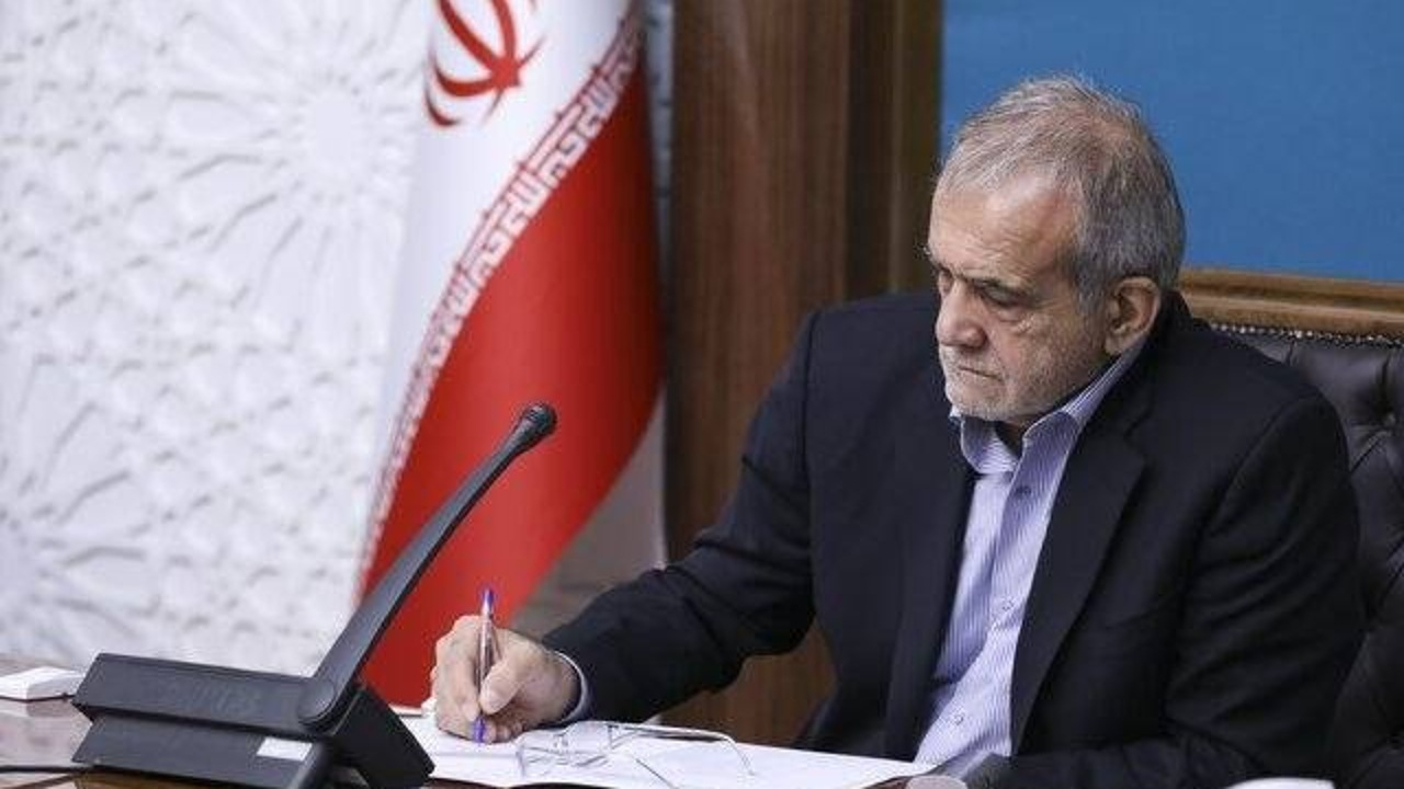 پزشکیان در پیامی درگذشت هنرمند فرهیخته زندهیاد امیر حجازی را تسلیت گفت