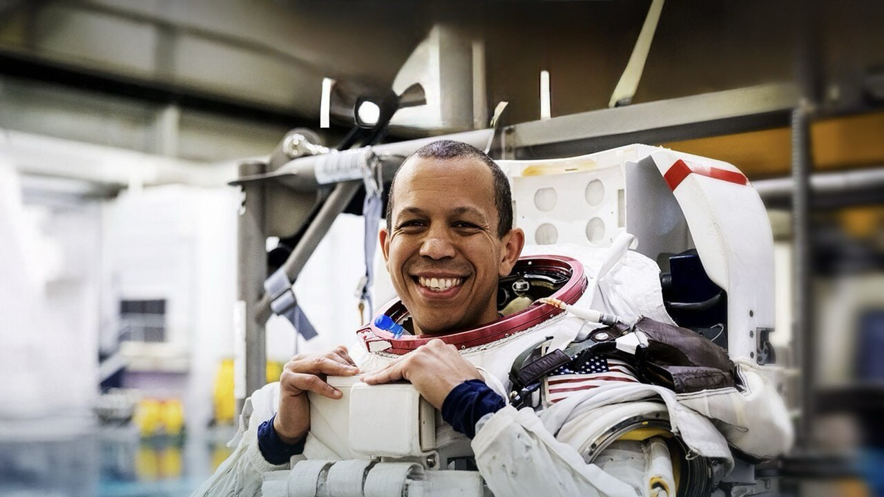 از اعماق کیهان تا اتاق فرمان فضا/ راز مسیر شگفتانگیز یک فیزیکدان که فضانورد شد