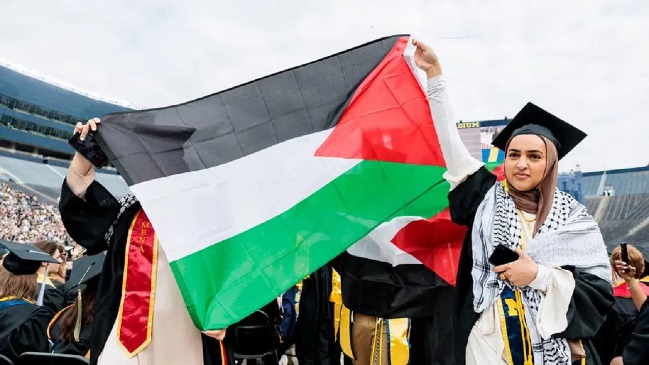 پرچم فلسطین در جشن فارغ‌التحصیلی دانشجویان آمریکا + فیلم
