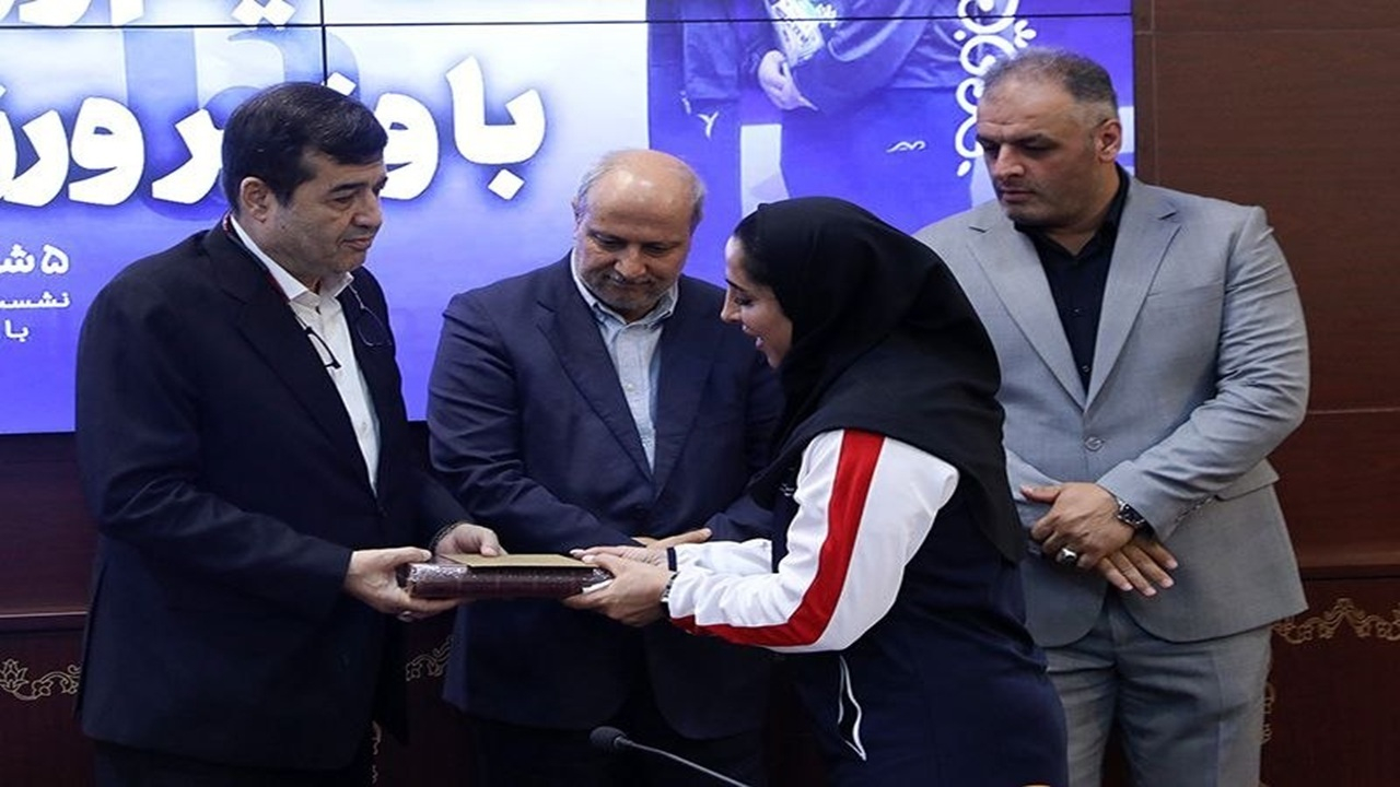 رونمایی از پدیده ۱۶ ساله وزنهبرداری دختران