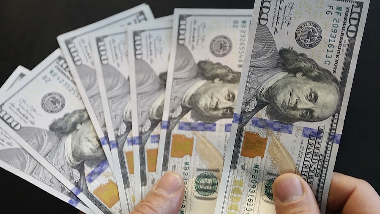 بازار ارز تجاری فعال است