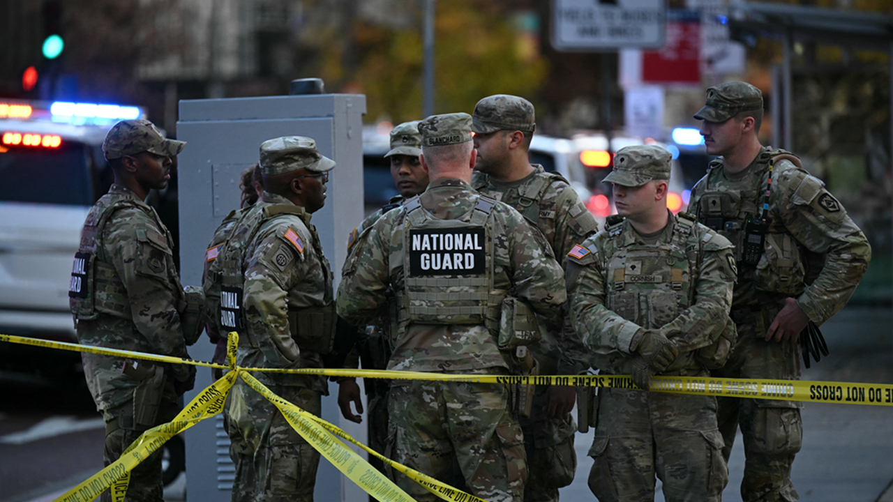 ضارب اعضای گارد ملی آمریکا سابقه همکاری با سازمان سیا را داشته است