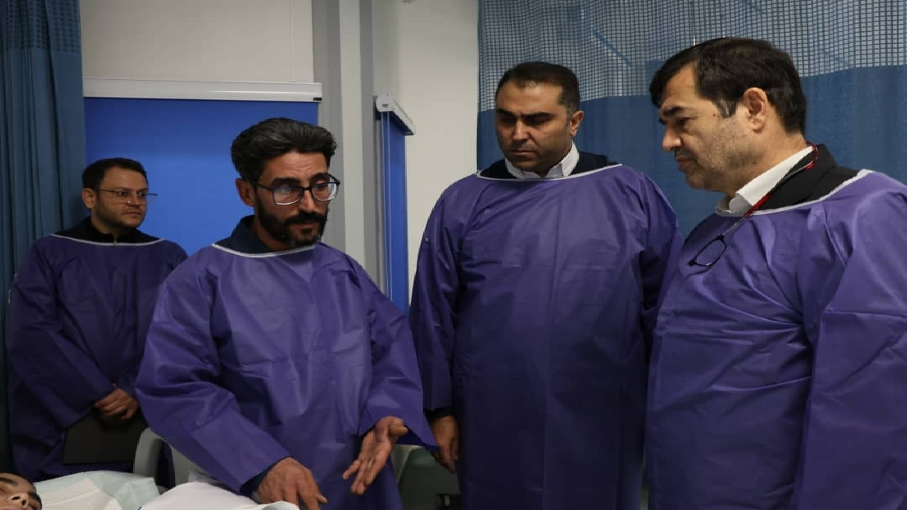 عیادت مجدد وزیر ورزش از دختر موتورسوار سانحه‌دیده