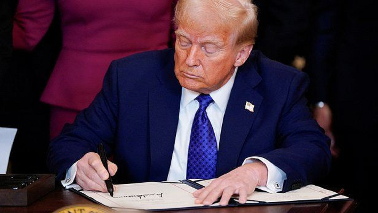 ترامپ دستور بازبینی گرین کارتهای اتباع ۱۹ کشور از جمله ایران را صادر کرد