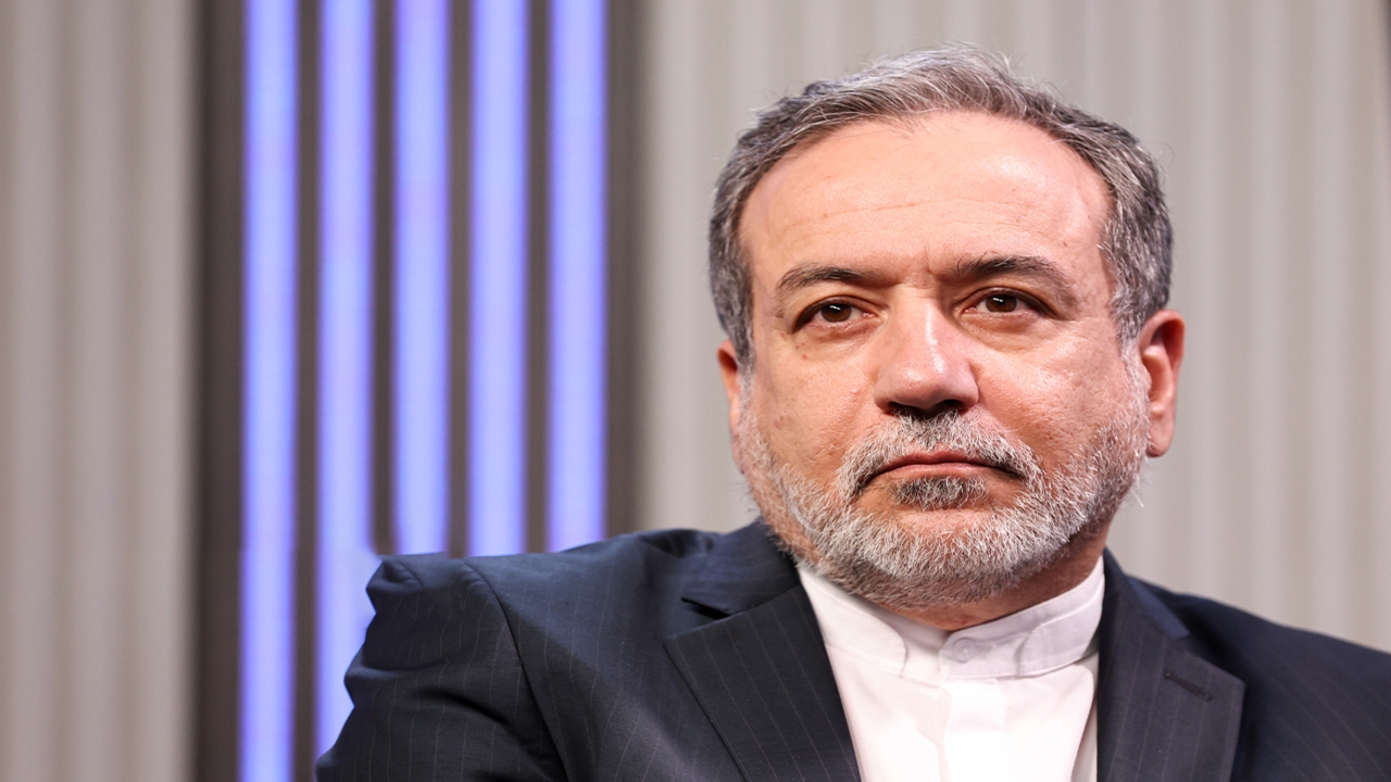 عراقچی قهرمانی تیم ملی کشتی آزاد در رقابتهای جهانی ۲۰۲۵ را تبریک گفت