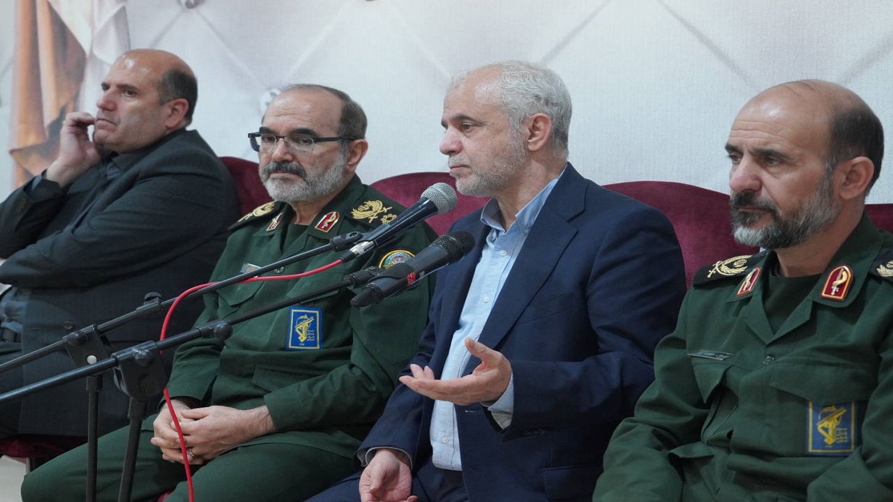 خدمت به خانواده شهدا، توفیق و وظیفه ماست