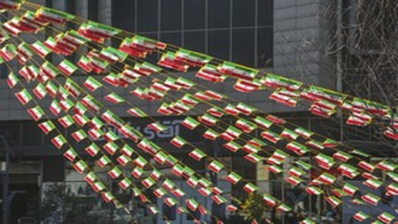 از اجرای طاق‌های نصرت تا اهتزاز پرچم‌های ایران در سطح معابر و میادین